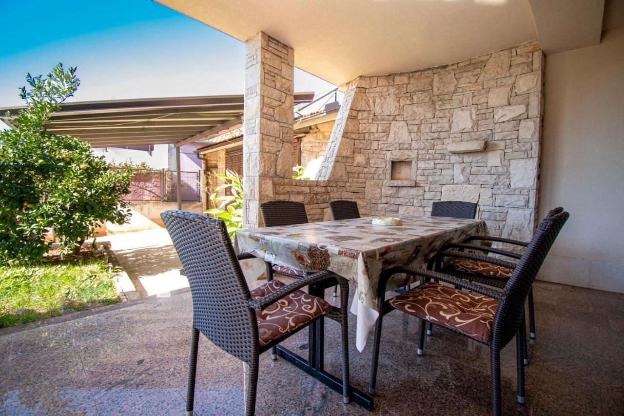 Holiday Apartment 50M From The Beach Pjescana Uvala Exterior foto