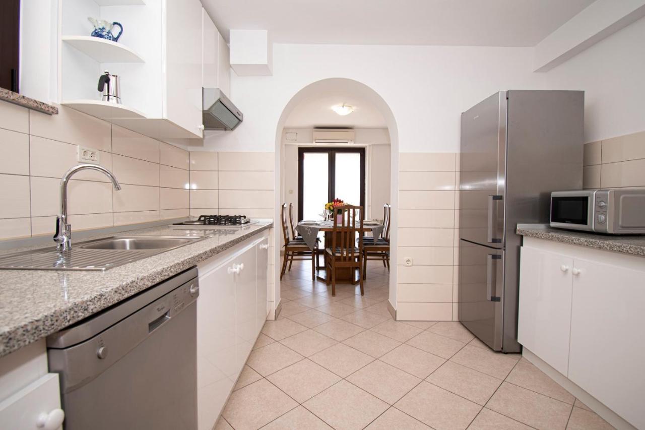 Holiday Apartment 50M From The Beach Pjescana Uvala Exterior foto