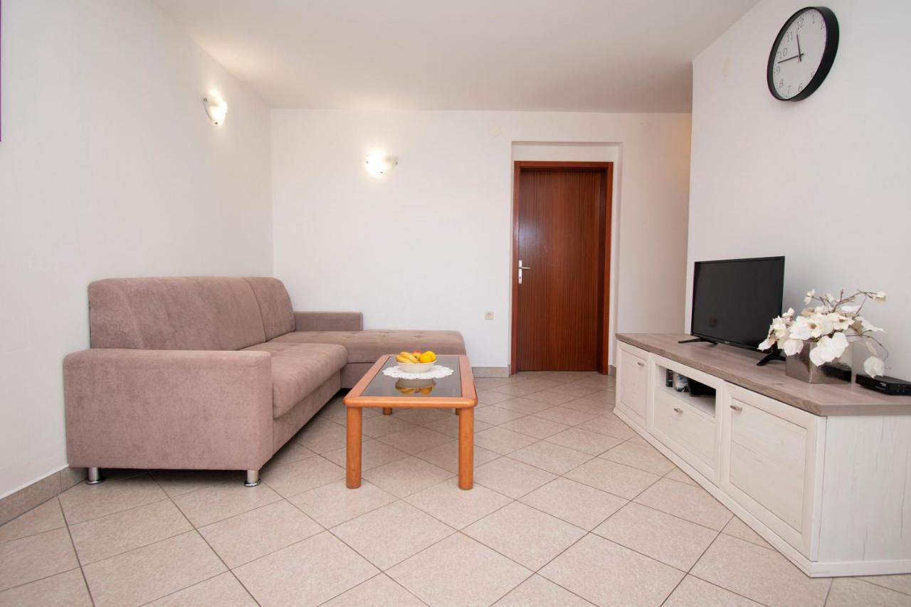Holiday Apartment 50M From The Beach Pjescana Uvala Exterior foto